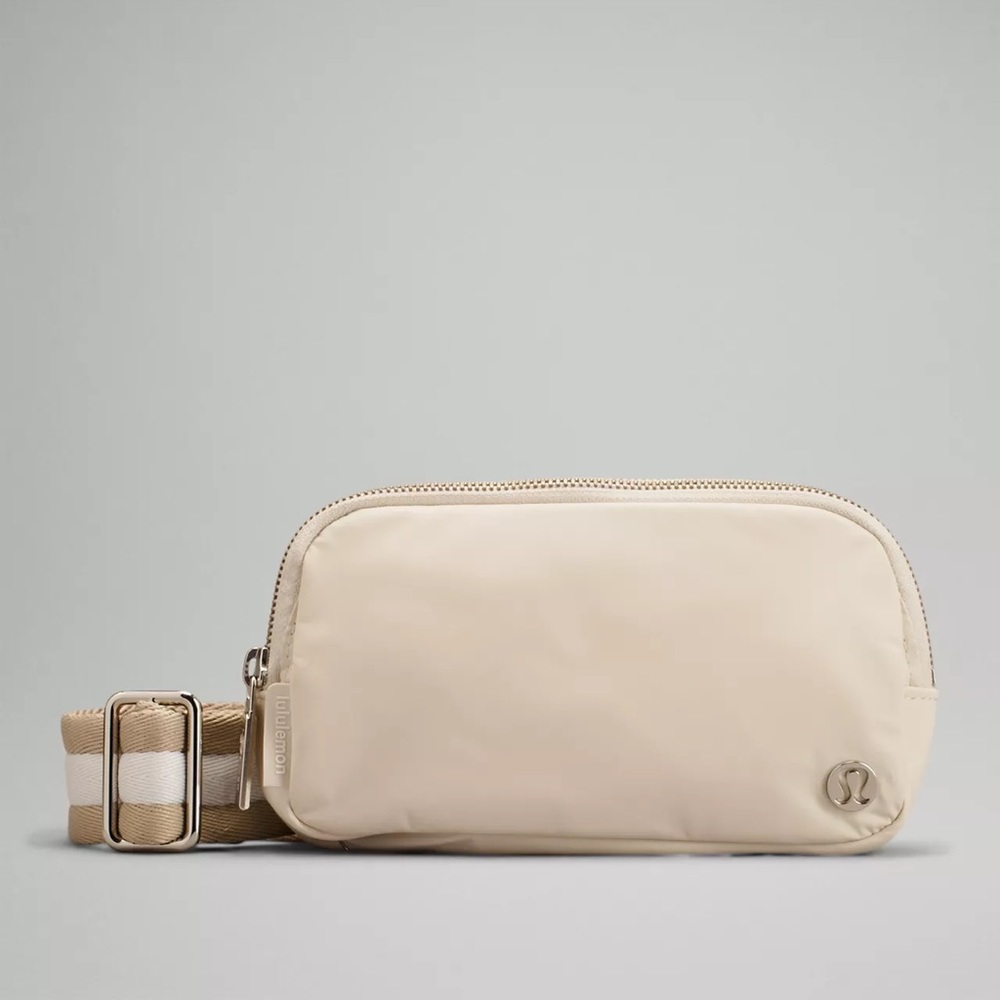 Everywhere Crossbody Bag EUC white opal linen LULULEMON 🍋